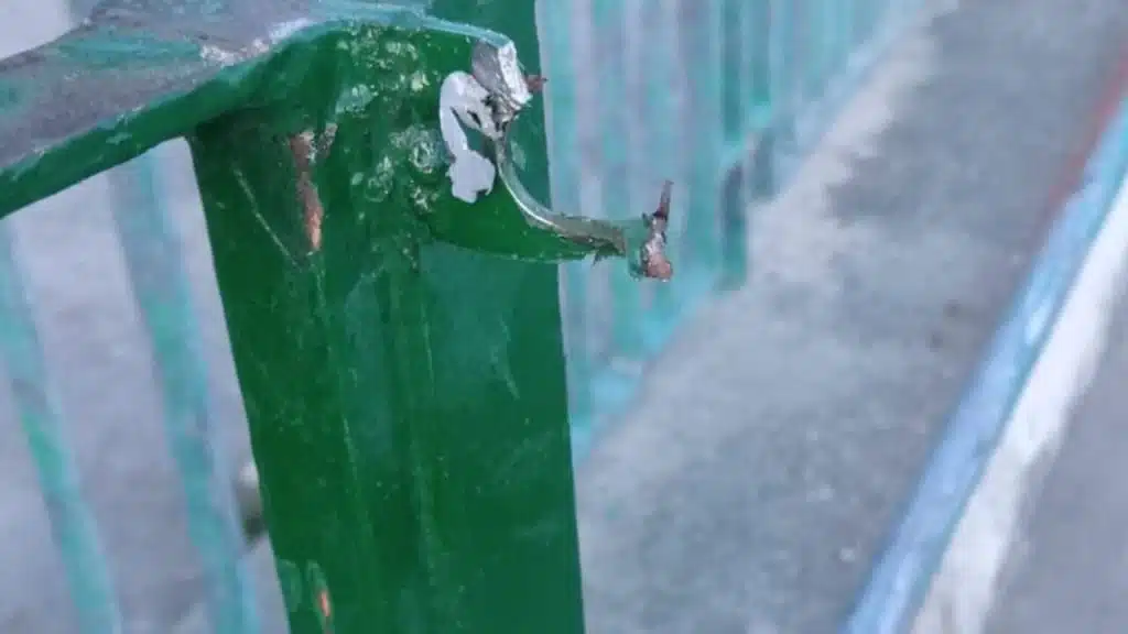 vandalismo danneggiato cancello discesa disabili salerno