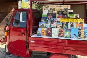 Centola, un'Ape Car si trasforma in biblioteca itinerante