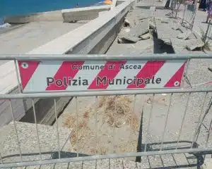 Ascea, lungomare in stato di abbandono: il gruppo consiliare “Ascea in Testa” lancia l’allarme