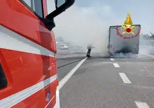 pontecagnano faiano incendio autostrada