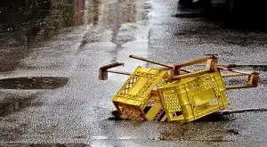 Salerno voragine segnalata cassetta gialla