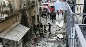 napoli esplosione crollata palazzina morto feriti
