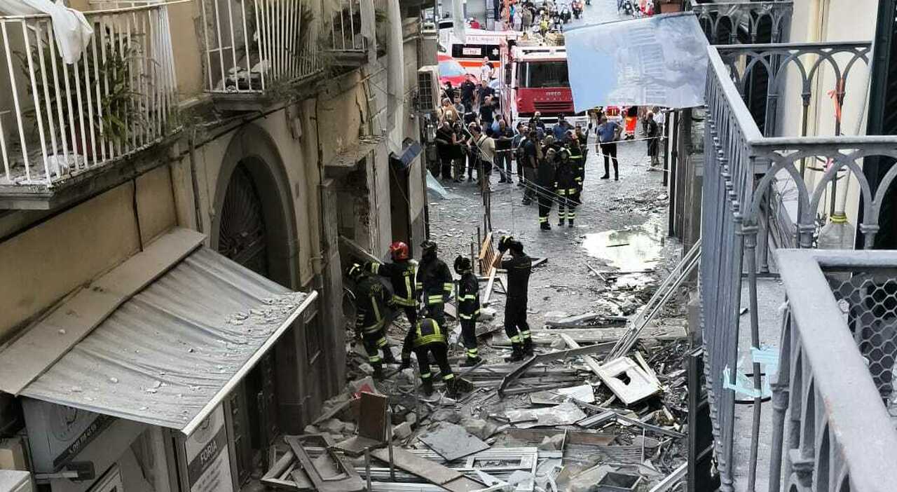 napoli esplosione crollata palazzina morto feriti