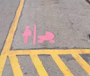 camerota parcheggi rosa donne gravidanza neo genitori