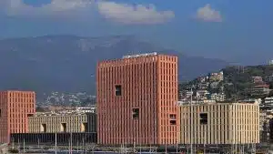 cittadella giudiziaria salerno senza aria condizionata guasto