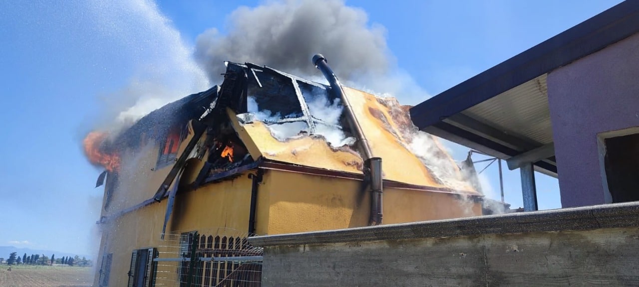 incendio Gromola Capaccio Paestum