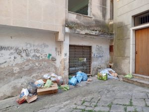 eboli rifiuti abbandonati multe