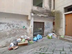eboli rifiuti abbandonati multe