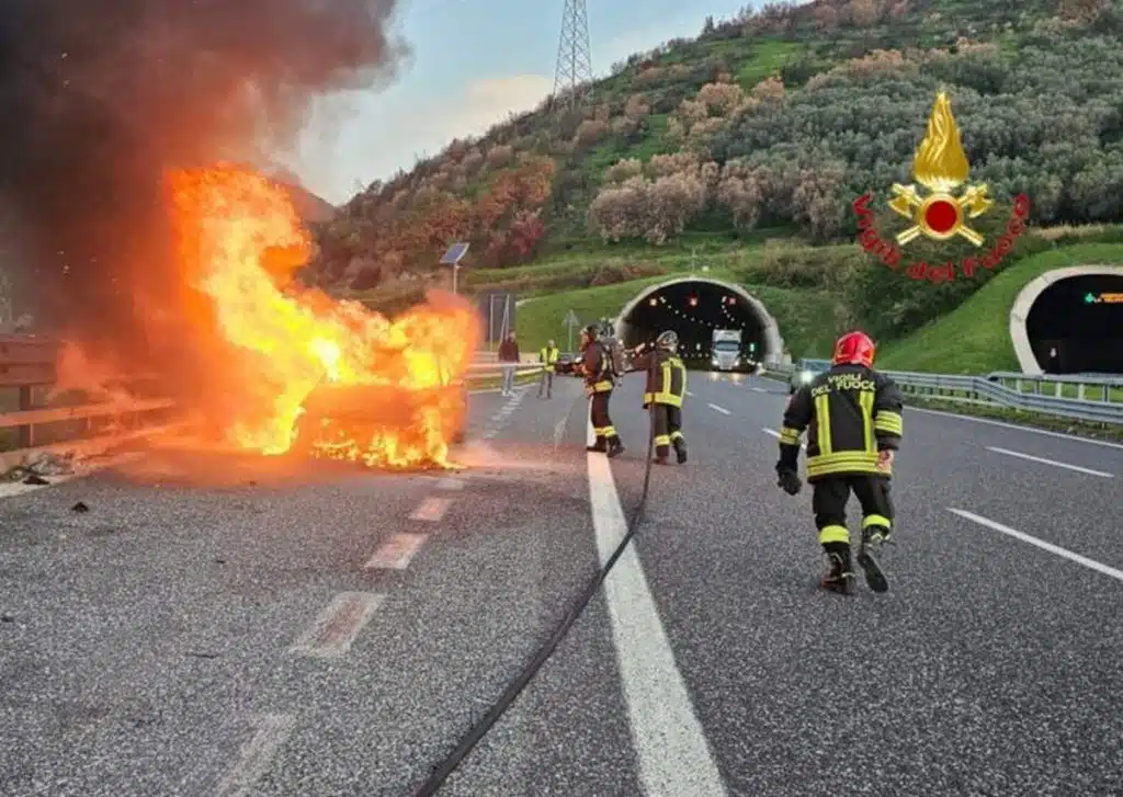 incendio autostrada a2 mediterraneo 14 giugno