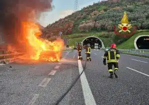 incendio autostrada a2 mediterraneo 14 giugno