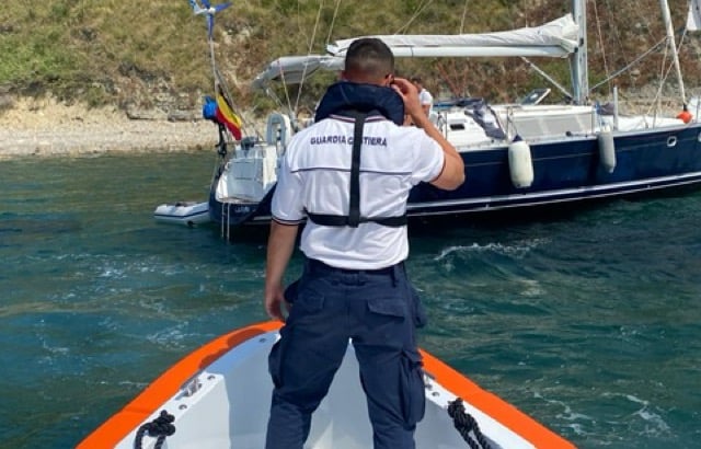 Imbarcazione incagliata Agropoli