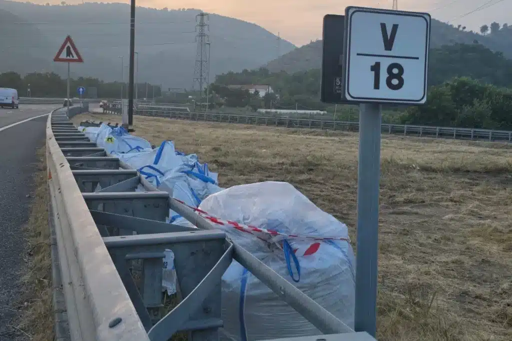 rifiuti speciali abbandonati salerno pontecagnano