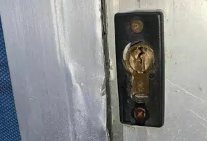 vandalizzata sede fratelli italia battipaglia 3 giugno