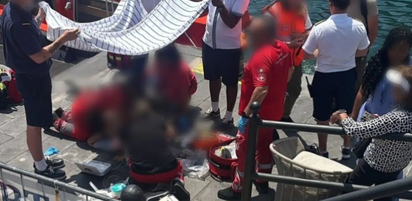 turista morto malore molo amalfi oggi 5 giugno
