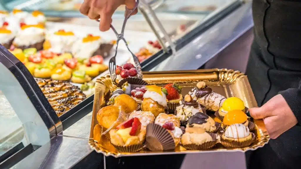 salerno morto pasticciere antonio beatrice oggi funerali