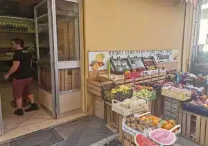 salerno tentato furto fruttivendolo 5 giugno