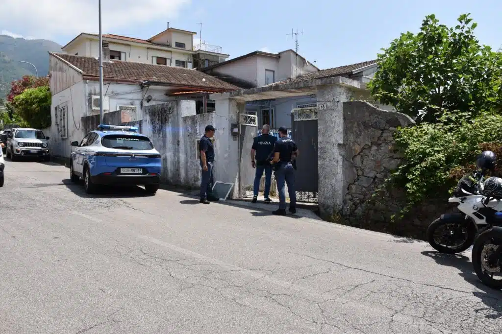 rapinatore arrestato salerno tradito tatuaggio