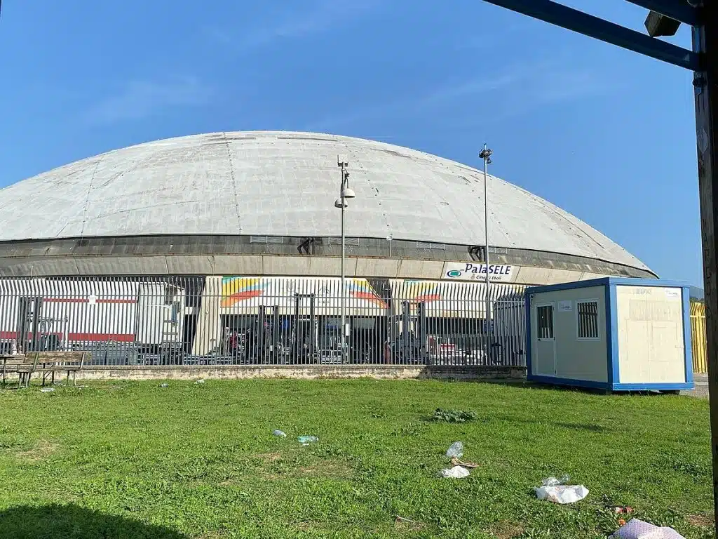 abusi palasele eboli rimosso custode