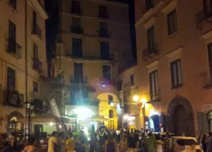 Aggressione sgabello Salerno