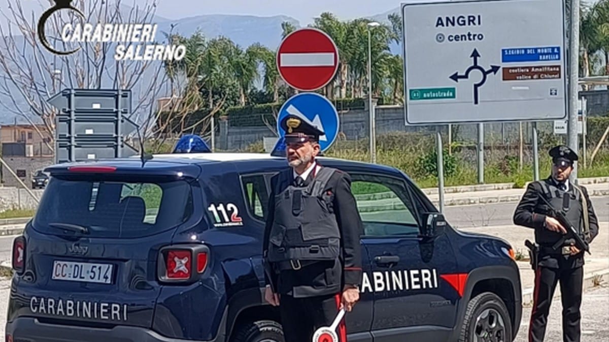 angri maltratta perseguita ex moglie