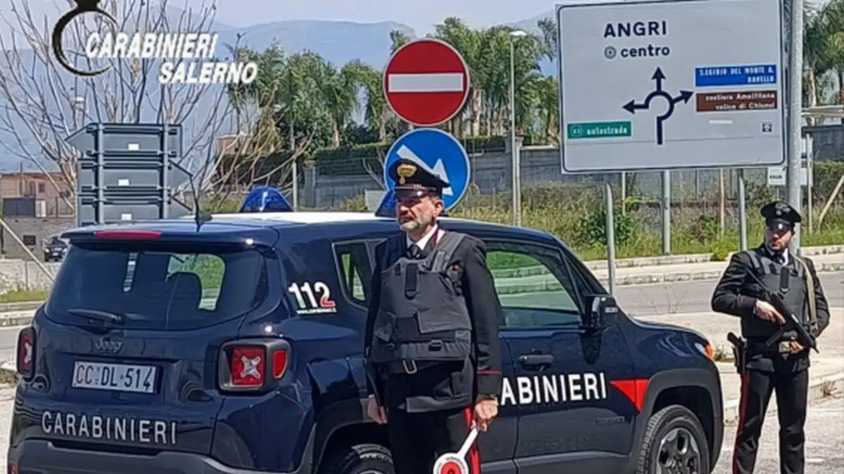 angri maltratta perseguita ex moglie