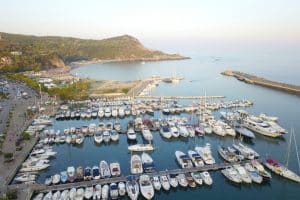 turismo crisi camerota attacco opposizione