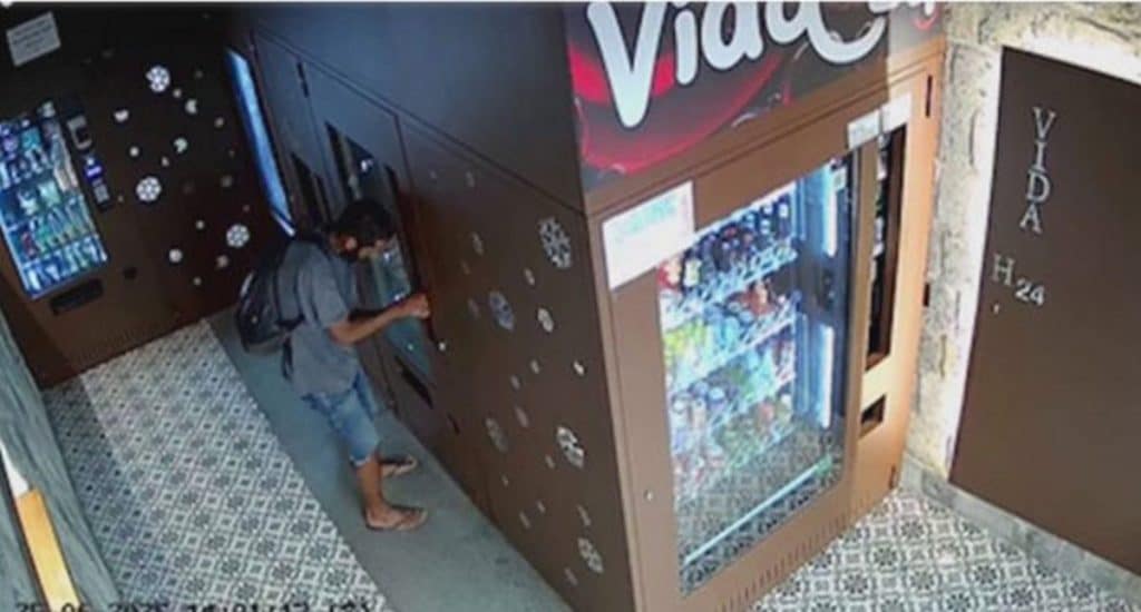salerno-furto-con-scasso-in-un-self-service-h24-a-piazza-portanova-allarme-sicurezza
