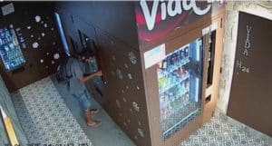 salerno-furto-con-scasso-in-un-self-service-h24-a-piazza-portanova-allarme-sicurezza