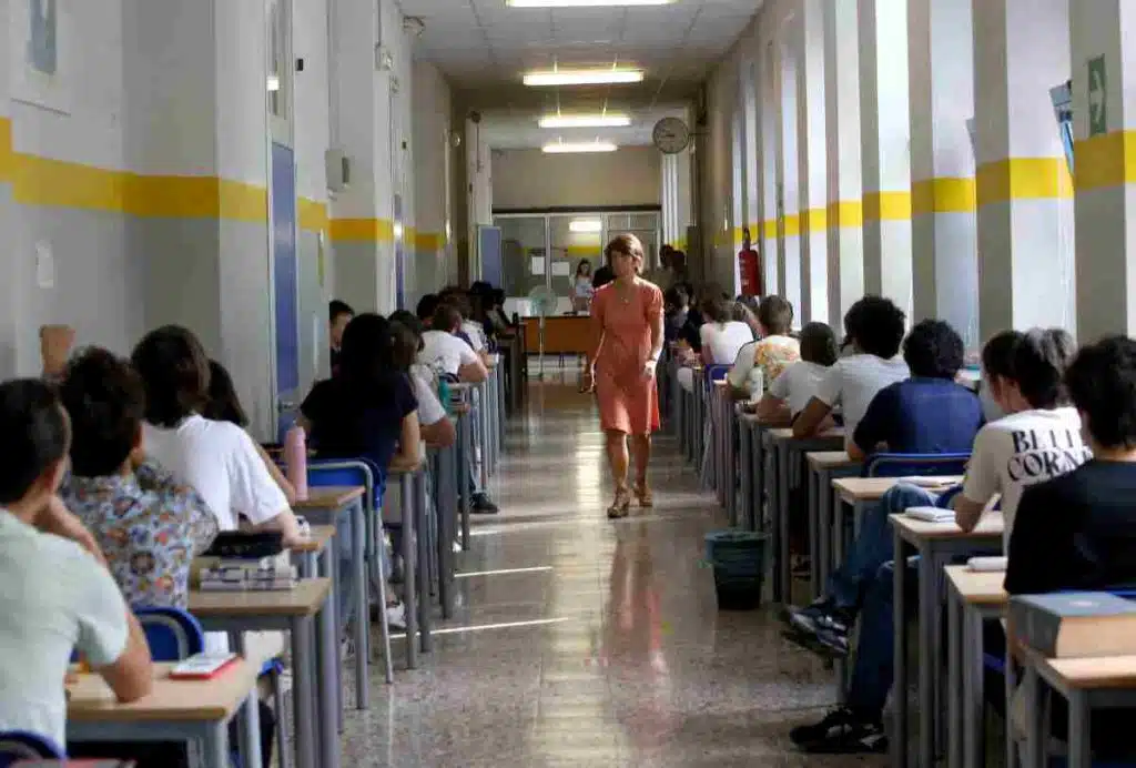 oggi prima prova maturità 2025 commissari assenti salerno