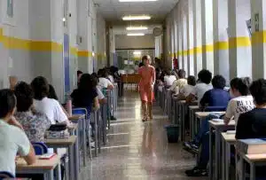 oggi prima prova maturità 2025 commissari assenti salerno