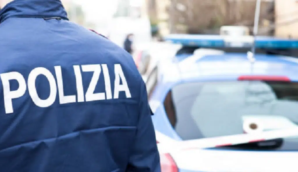 salerno parcheggiatore abusivo espulso