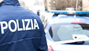 salerno parcheggiatore abusivo espulso