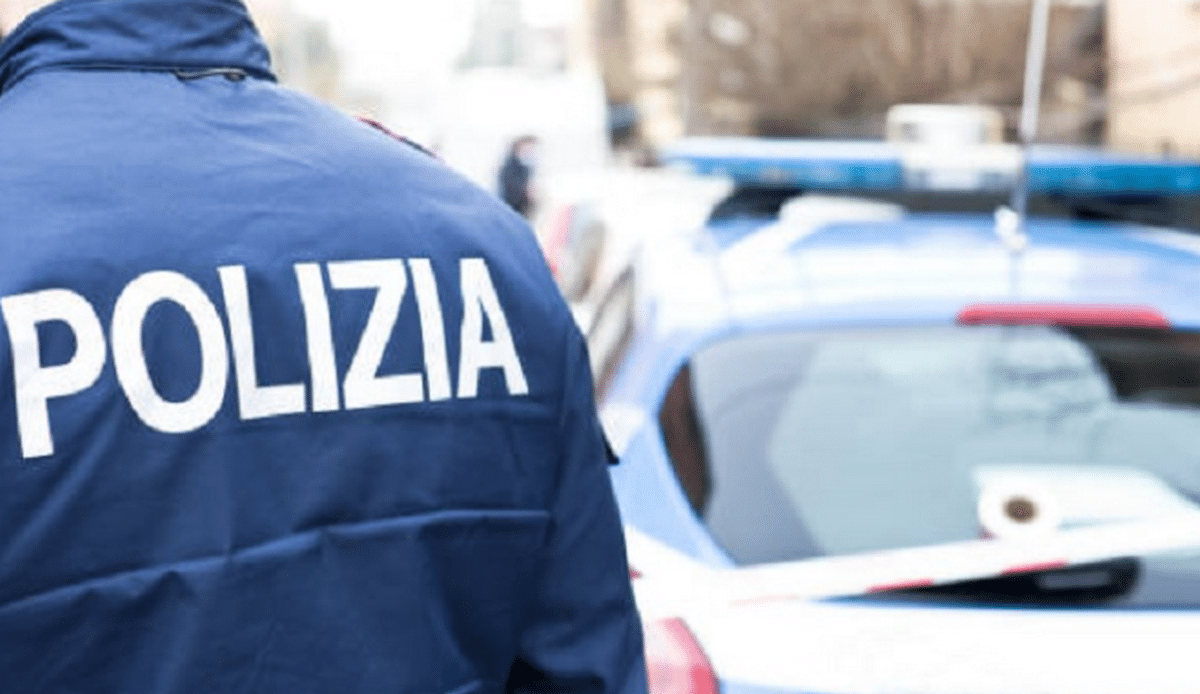 salerno parcheggiatore abusivo espulso
