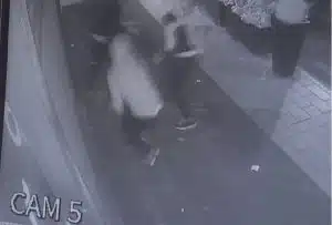 Salerno, assalto notturno a una gioielleria a Torrione: banda in fuga con bottino da 30mila euro