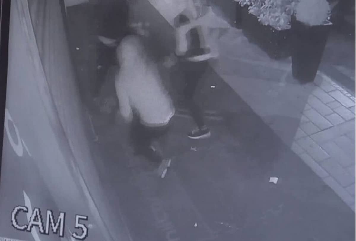 Salerno, assalto notturno a una gioielleria a Torrione: banda in fuga con bottino da 30mila euro