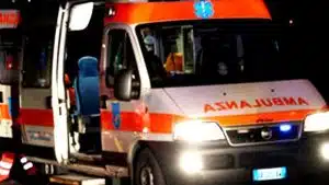 Adolescente lancia vuoto