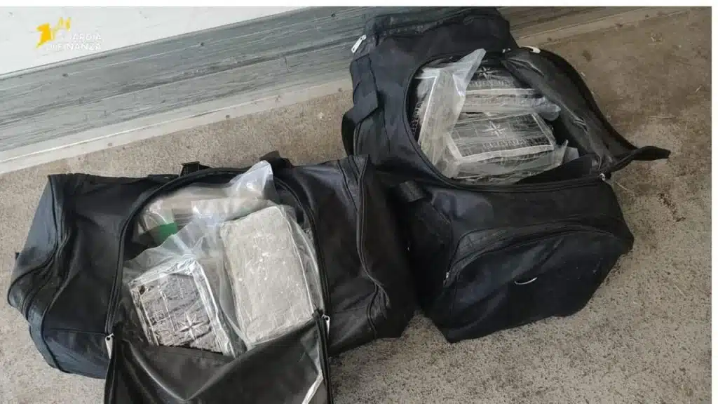 Camionista salernitano fermato dai finanzieri: trasportava 64 chili di cocaina