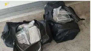 Camionista salernitano fermato dai finanzieri: trasportava 64 chili di cocaina
