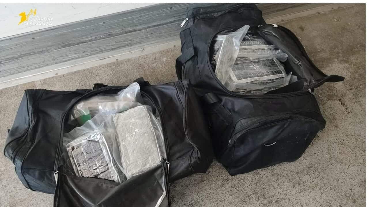 Camionista salernitano fermato dai finanzieri: trasportava 64 chili di cocaina