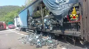 incendio sicignano-potenza camion oggi 2 luglio