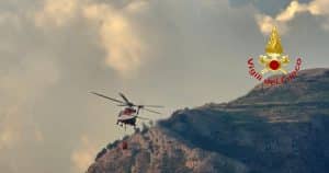 Ancora un incendio a Salerno: in fiamme le colline di Giovi