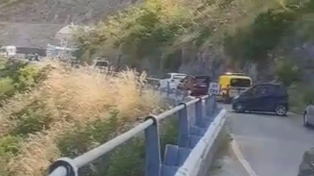 Non paga la benzina e scappa, rocambolesco inseguimento in Cilento: 4 carabinieri feriti