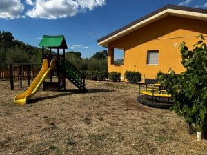 Teggiano, riqualificati i parchi giochi nelle frazioni: nuovi spazi sicuri per bambini e famiglie