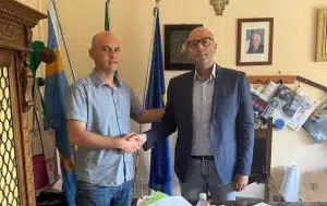 Olevano sul Tusciano, Raffaele Ferrara entra in Consiglio Comunale: il saluto commosso all’assessore Poppiti