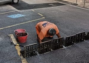 Agropoli, interventi di manutenzione su griglie e caditoie: operazioni in corso su tutto il territorio comunale