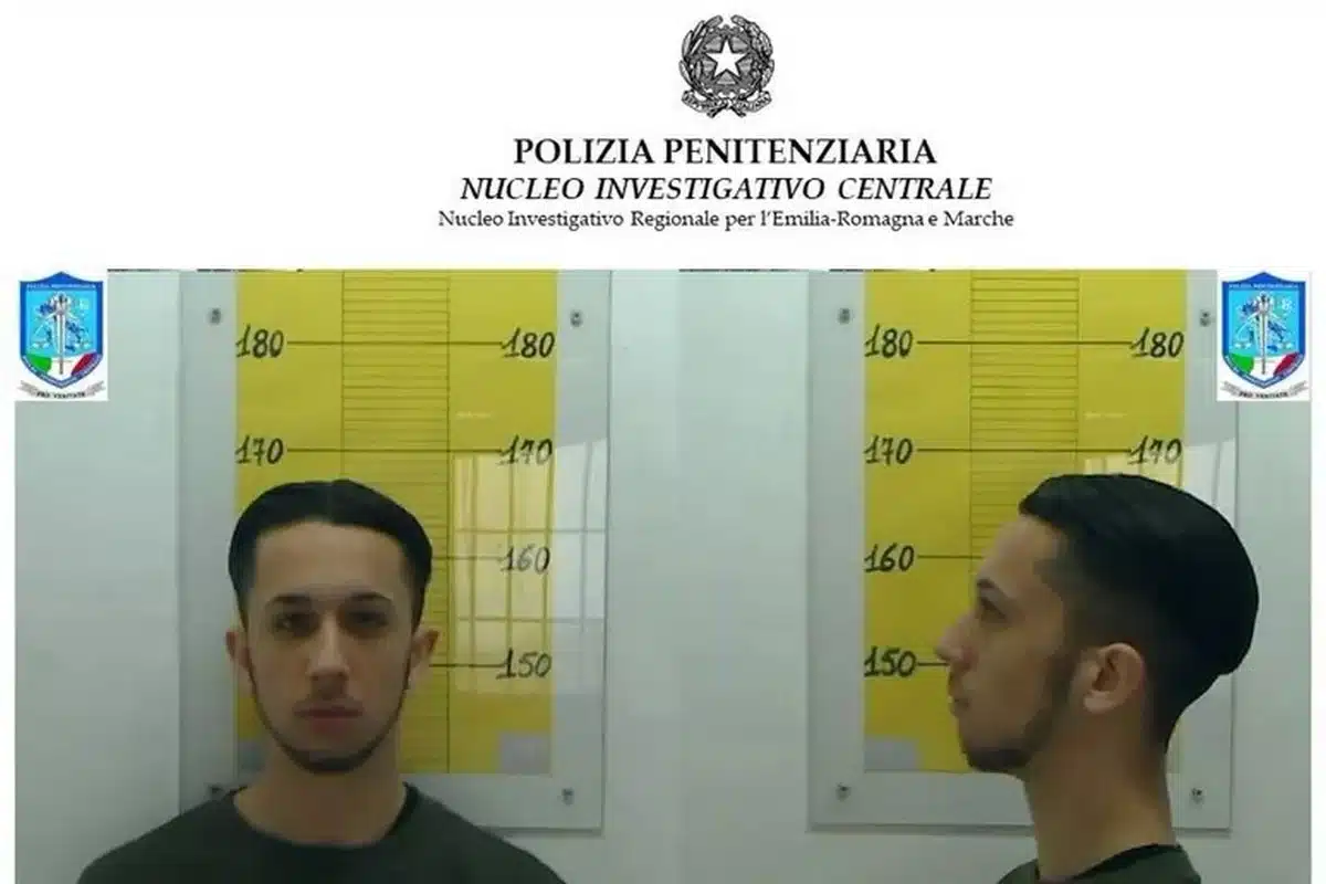 Evasione dopo la laurea: la Procura diffonde una foto di Andrea Cavallari