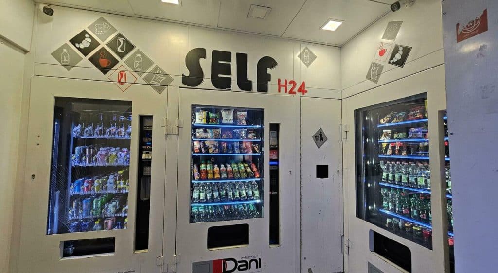 vandali distributore h24 salerno