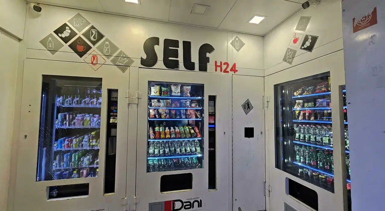 vandali distributore h24 salerno