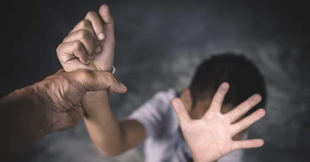 abusi sessuali ragazzo ascea indagato 10 luglio