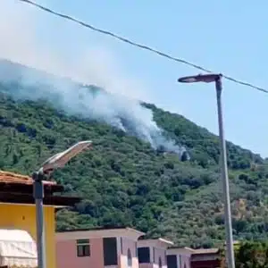 salerno incendio oggi 1 luglio